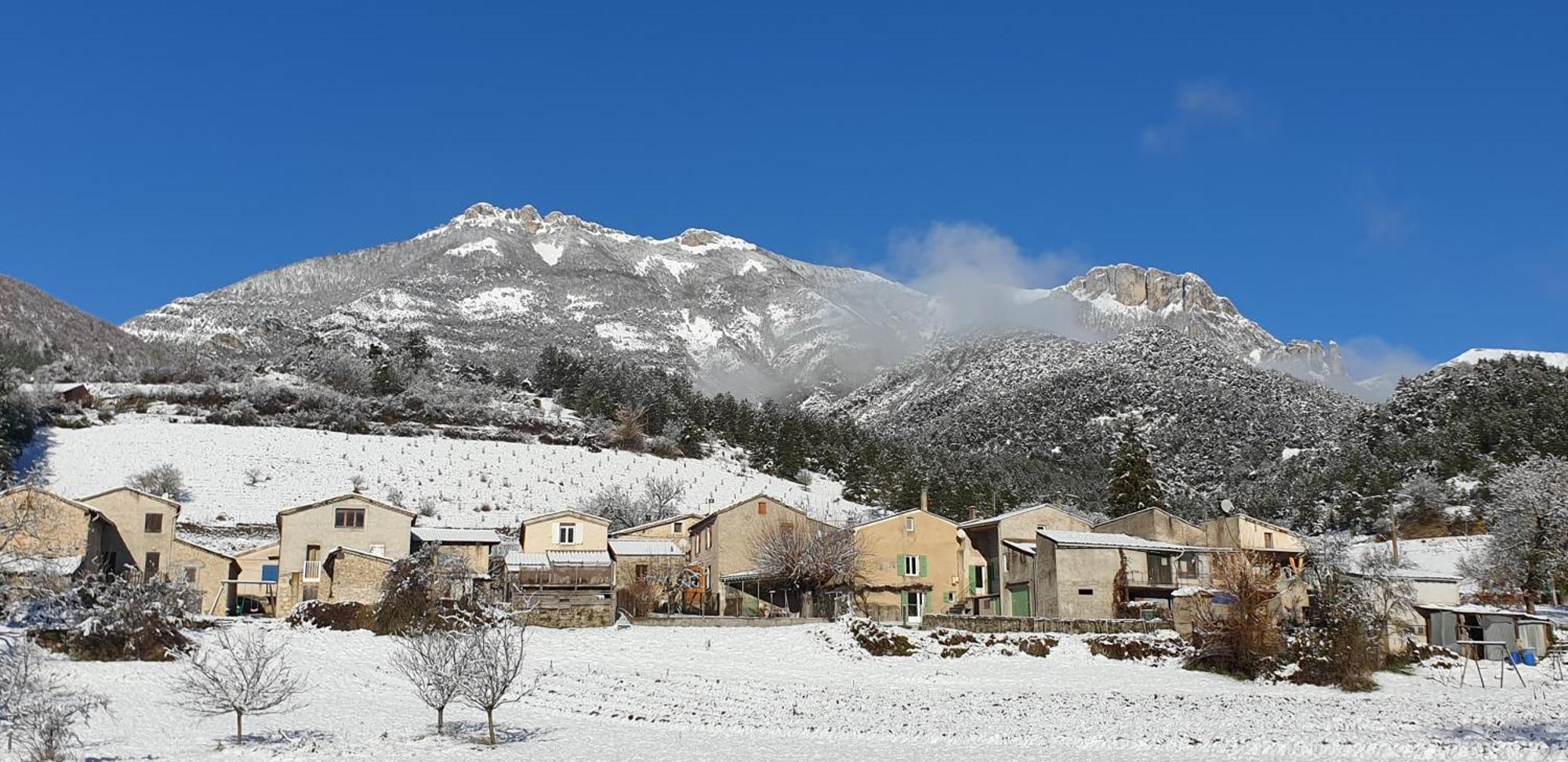 Maison De Village Aux Portes Du Vercors Chamaloc Buitenkant foto